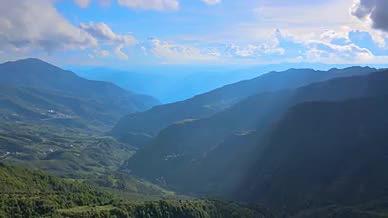 4K航拍云南高原峡谷山脉视频的预览图